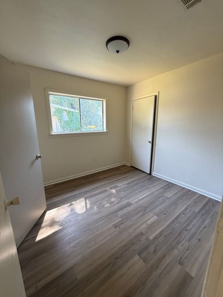1011 Norris Dr - Photo 5 of 8