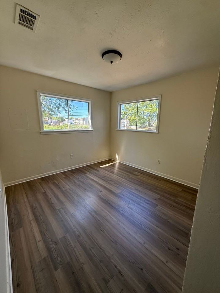 1011 Norris Dr - Photo 7 of 8