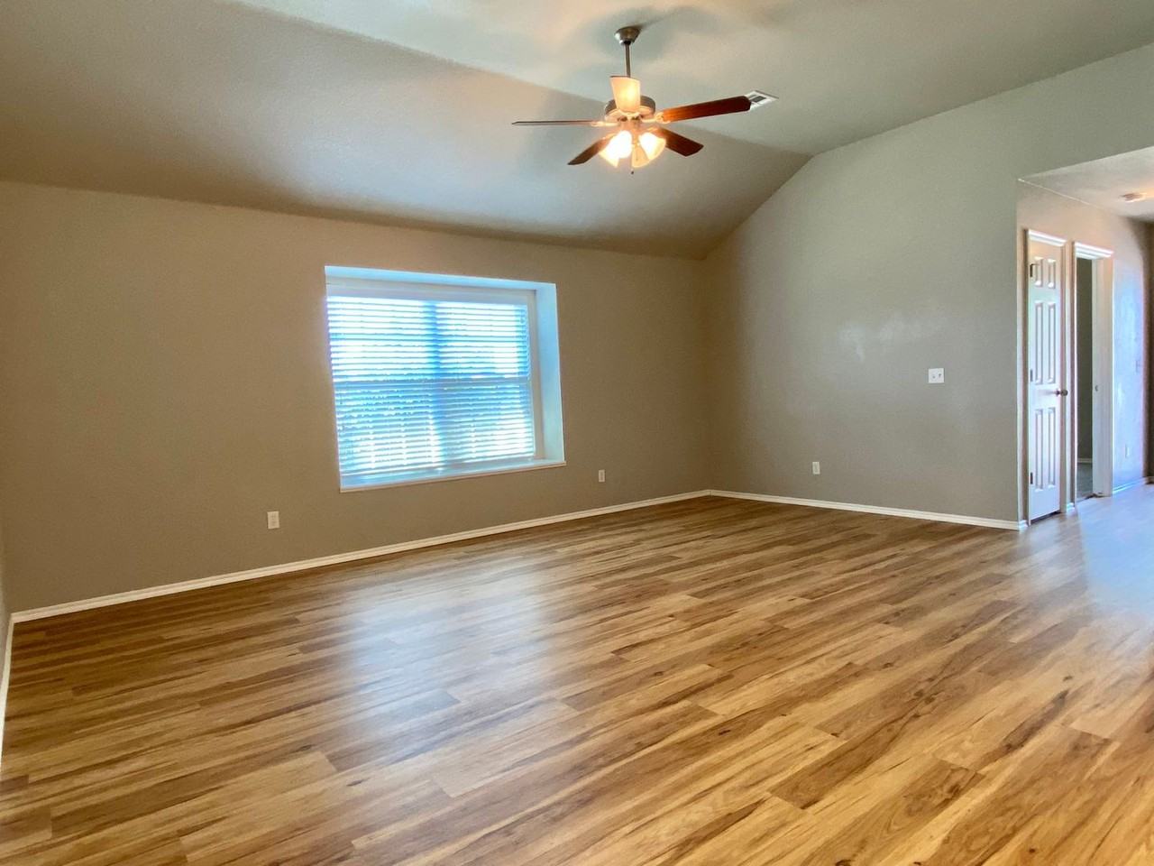 924 Norway Ave - Photo 2 of 18