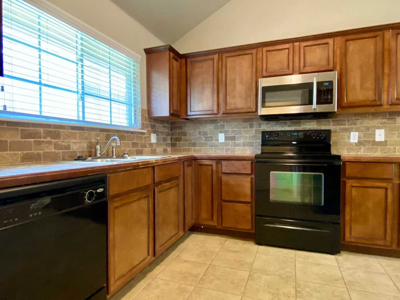 924 Norway Ave - Photo 4 of 18