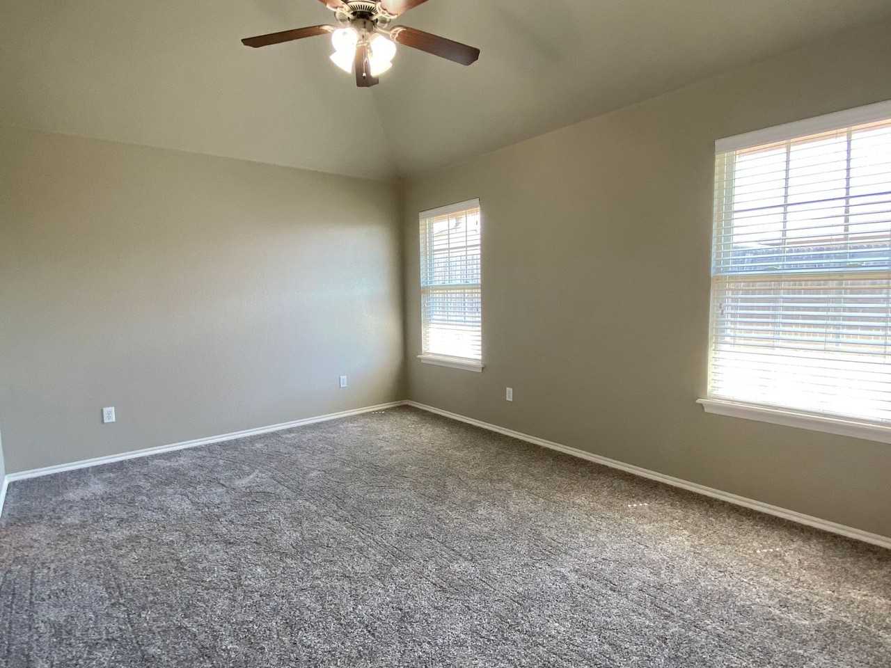 924 Norway Ave - Photo 7 of 18