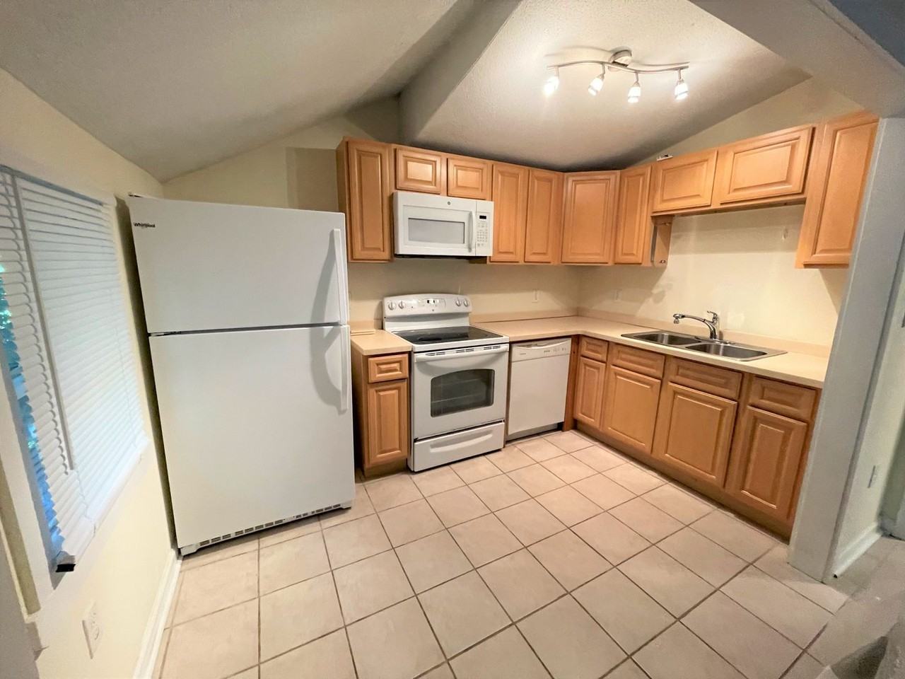 105A Stephens St - Photo 4 of 19
