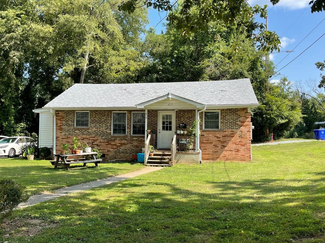 412 Whitaker St - Photo 2 of 28