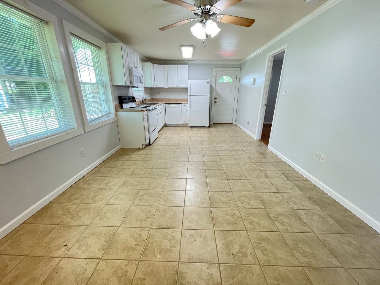 412 Whitaker St - Photo 4 of 28
