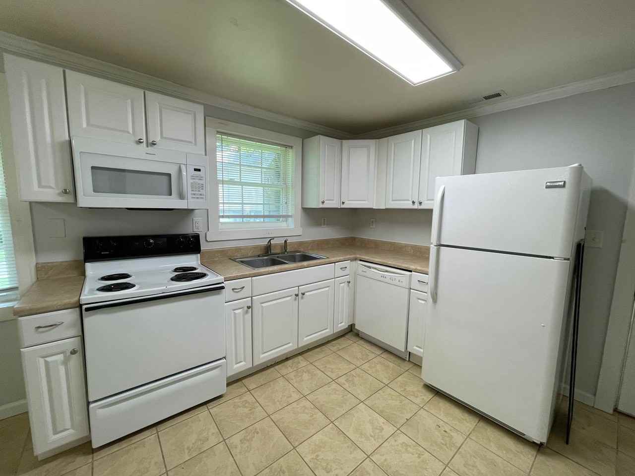 412 Whitaker St - Photo 6 of 28