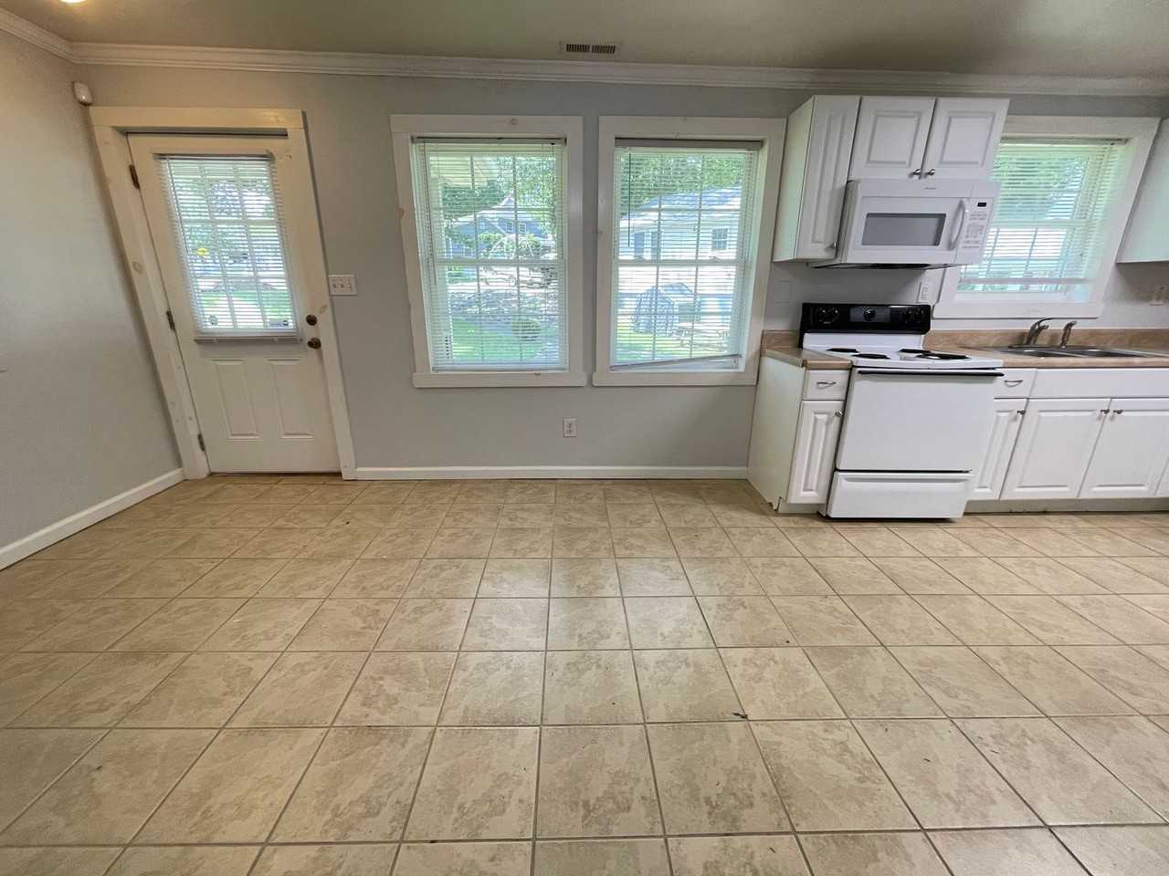 412 Whitaker St - Photo 7 of 28