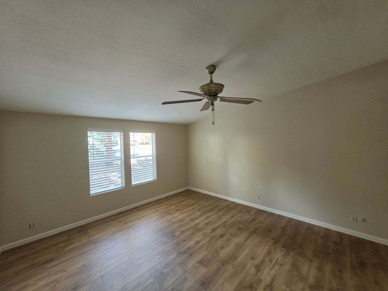 2385 W Rock Island Ave - Photo 4 of 29