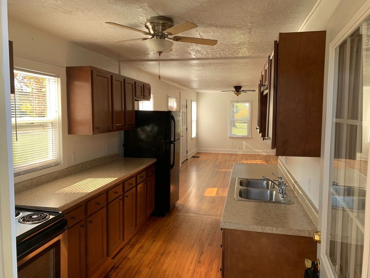 3421 Valley Dr - Photo 2 of 14