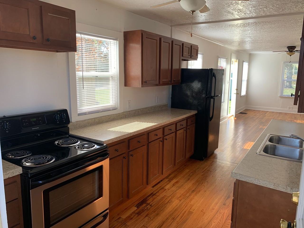 3421 Valley Dr - Photo 3 of 14