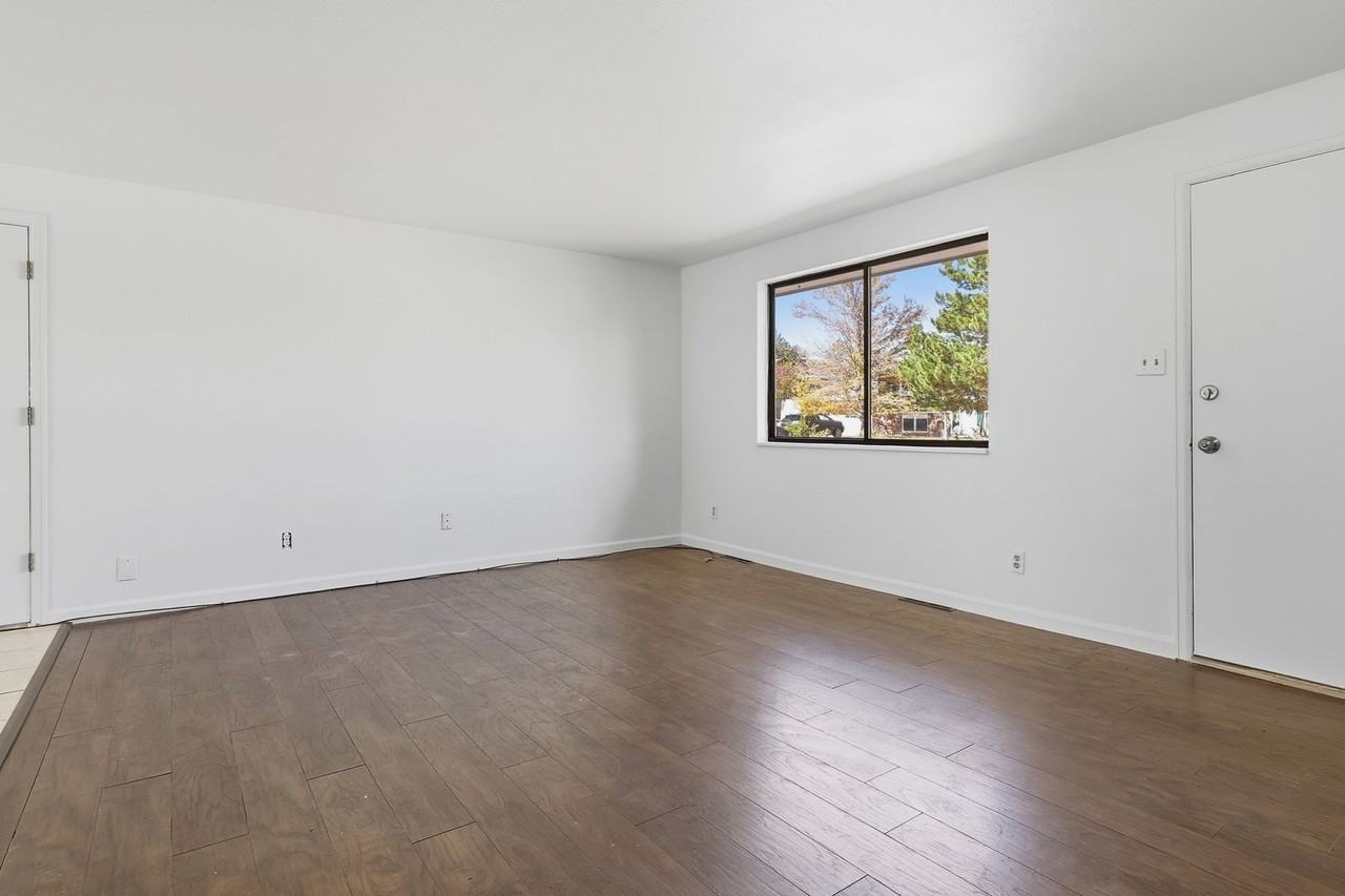 100 Dianna Dr - Photo 5 of 30
