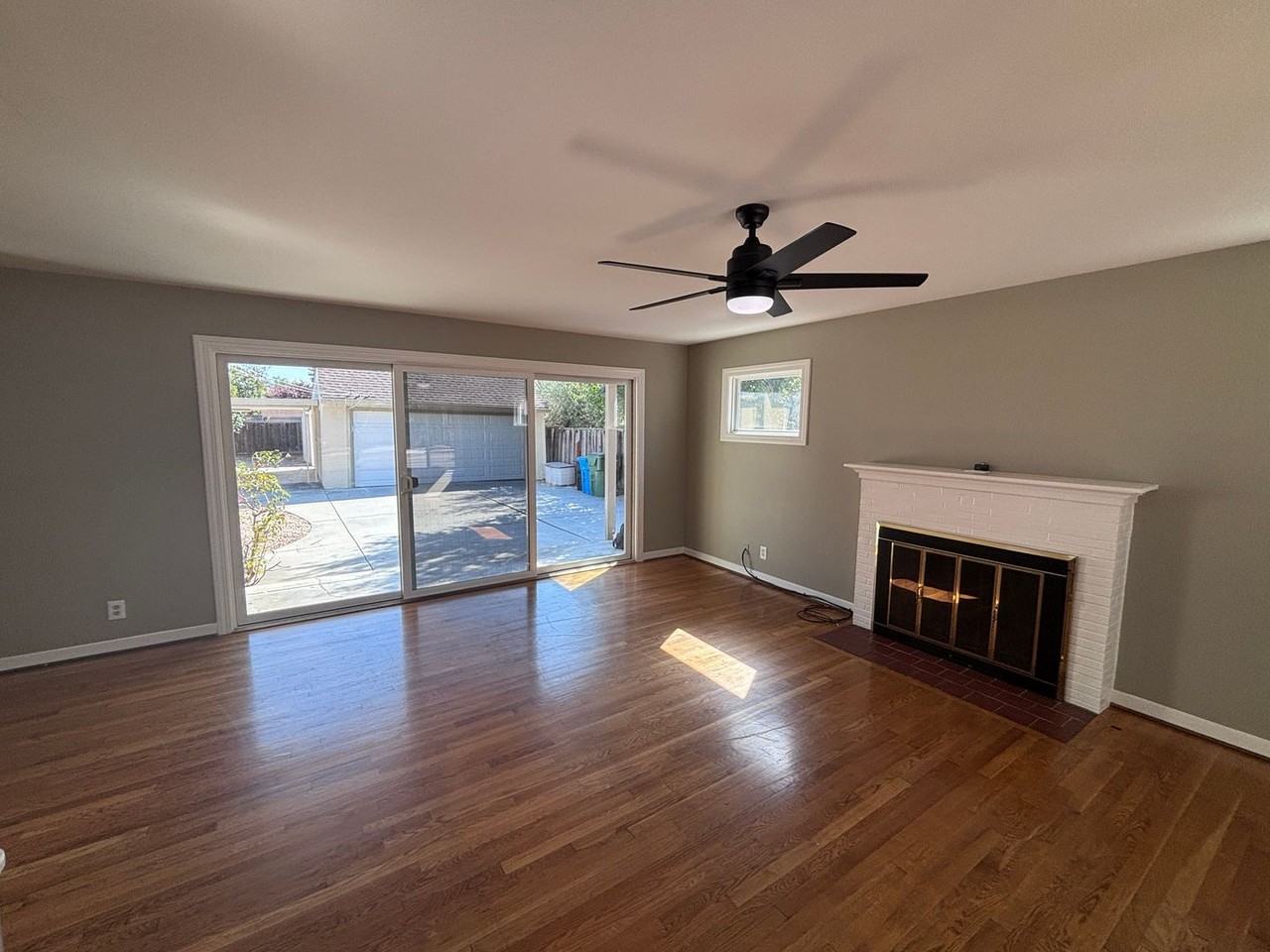 112 N Cypress Ave - Photo 3 of 21