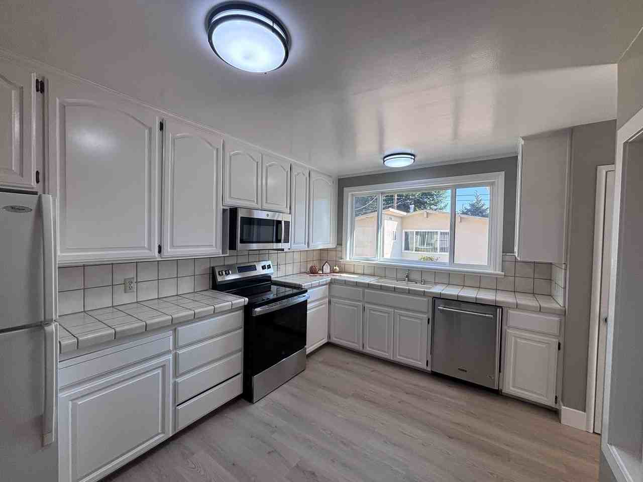 112 N Cypress Ave - Photo 4 of 21