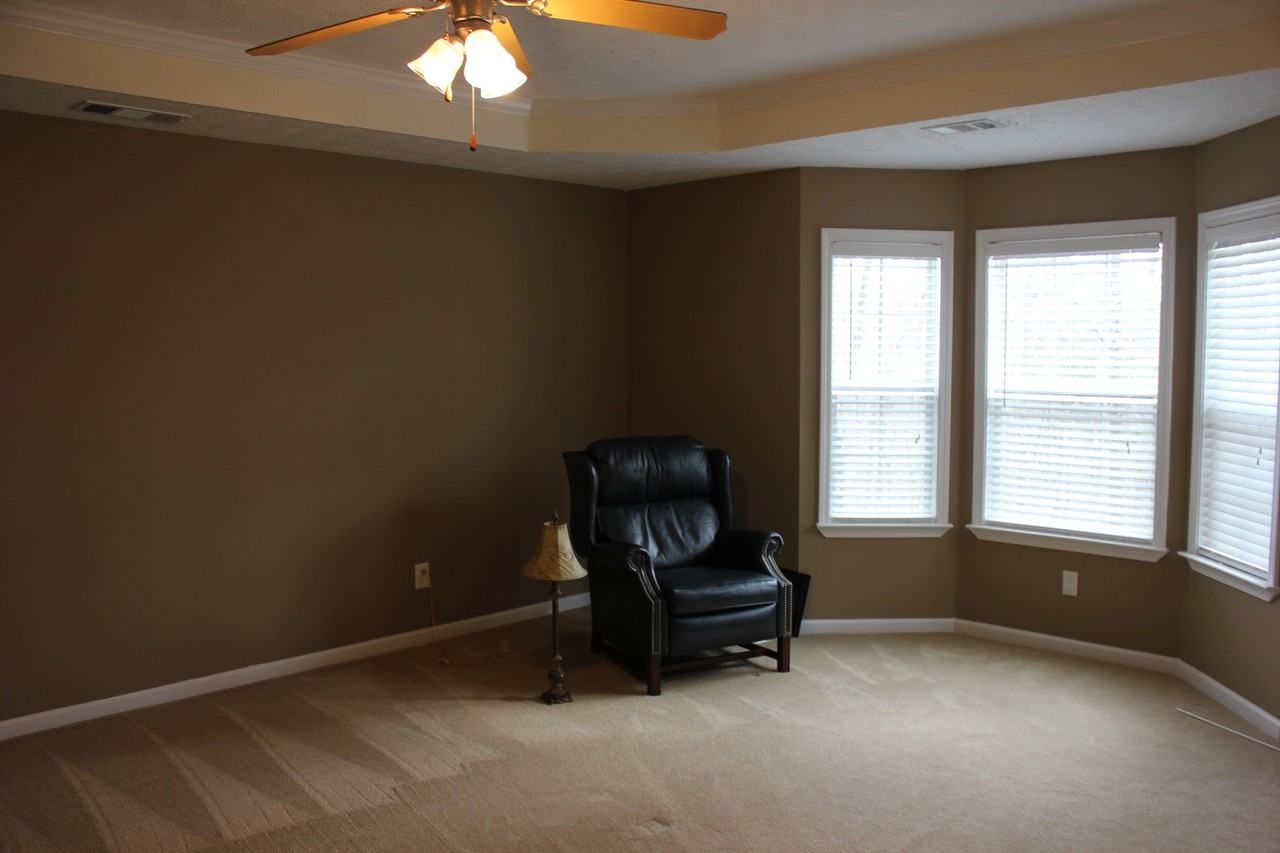 704 Emertrey Dr - Photo 3 of 9