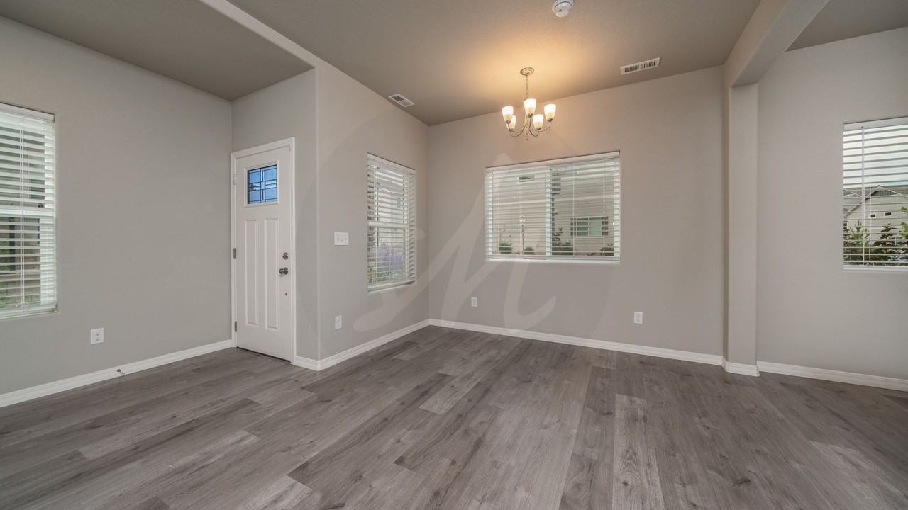 6217 Lenexa Grv - Photo 4 of 20