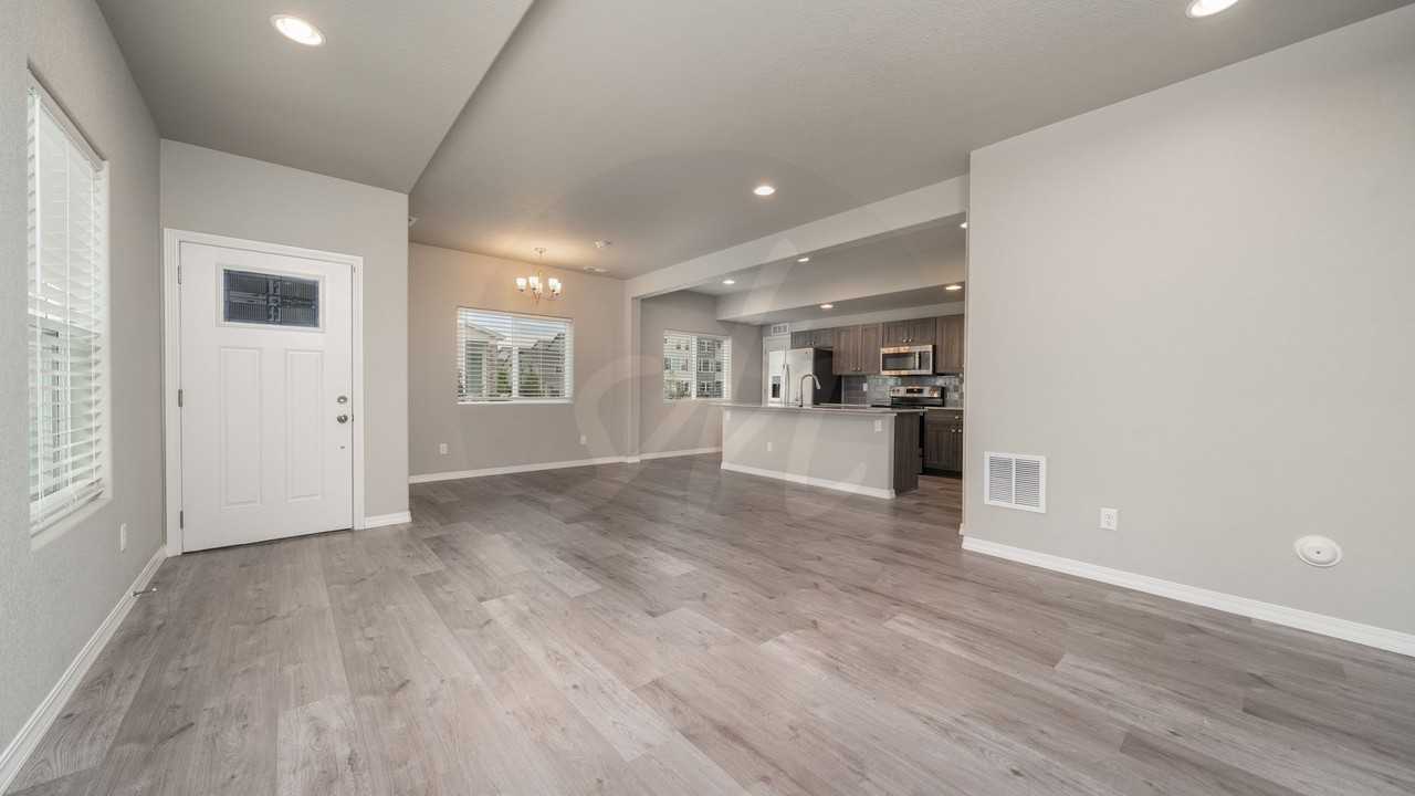 6217 Lenexa Grv - Photo 6 of 20