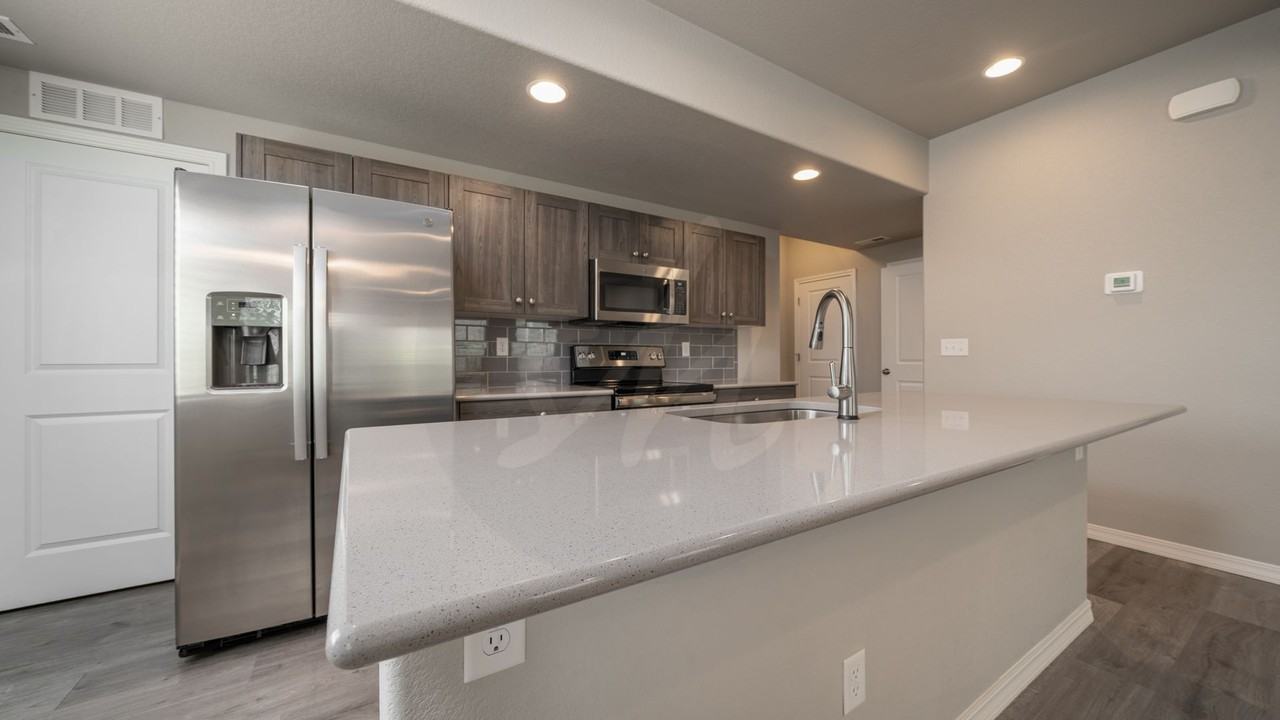 6217 Lenexa Grv - Photo 7 of 20
