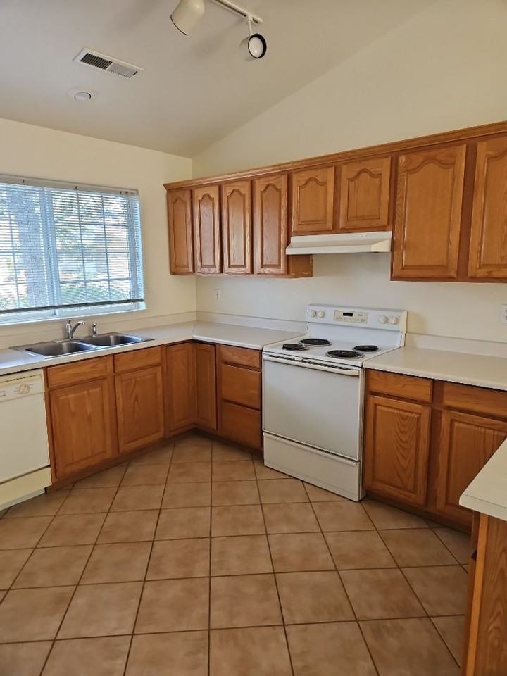 1224 N Modoc Ave #50 - Photo 4 of 9