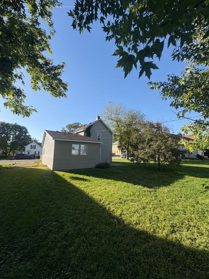 104 N 3rd St - Photo 5 of 18