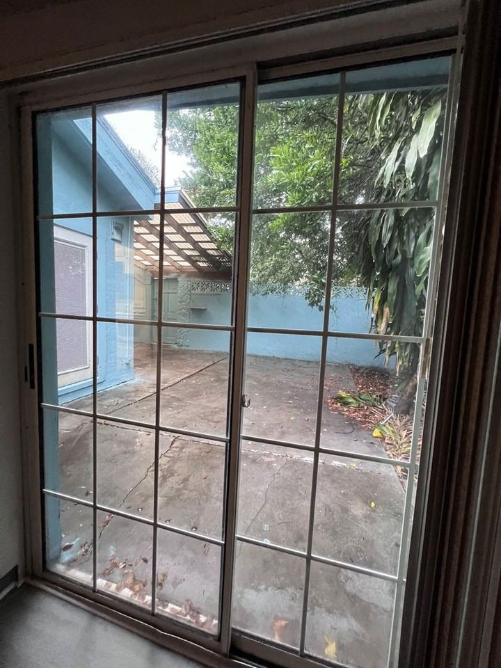 1423 W Humphrey St - Photo 3 of 25