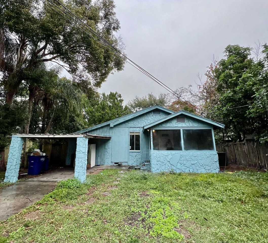 1423 W Humphrey St - Photo 5 of 25