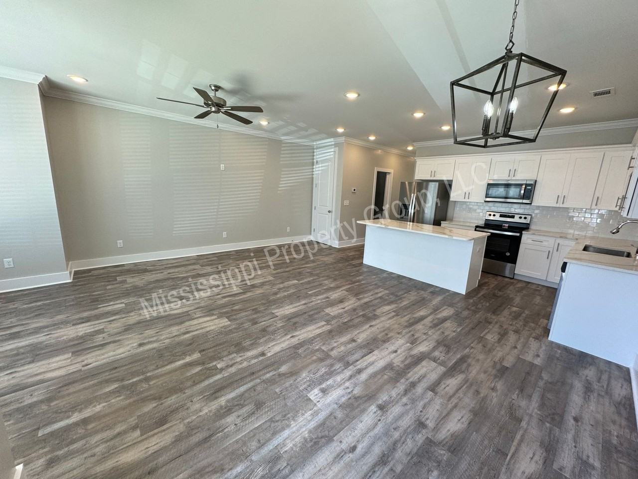 325 Stillwater Ln - Photo 4 of 26