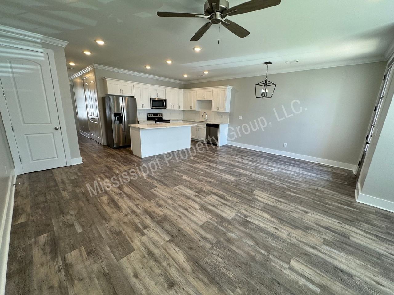 325 Stillwater Ln - Photo 5 of 26