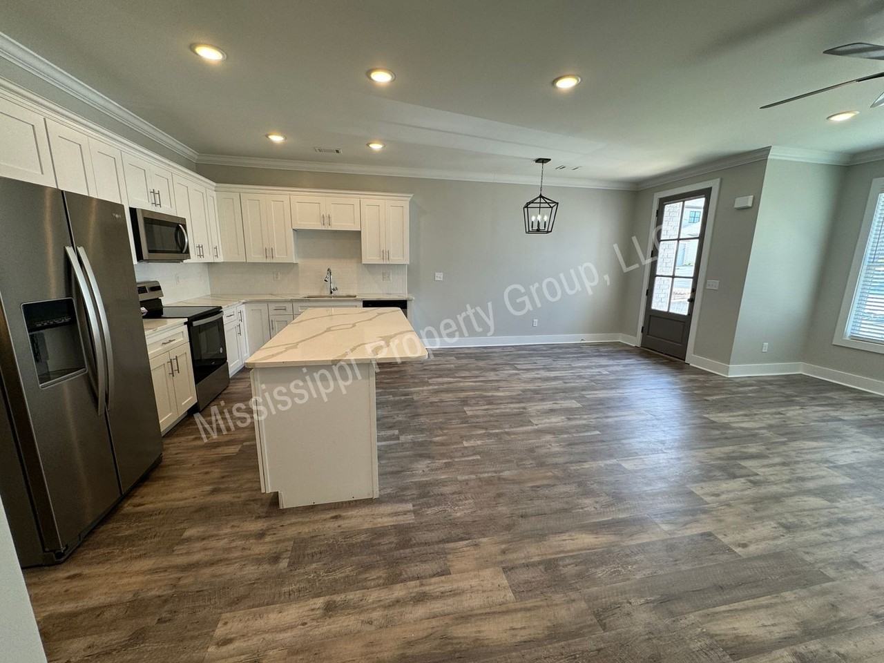 325 Stillwater Ln - Photo 6 of 26