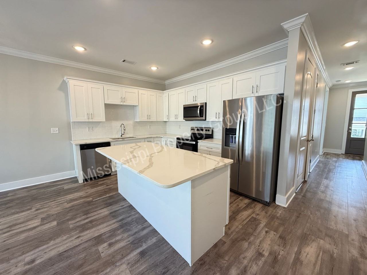 323 Stillwater Ln - Photo 6 of 30