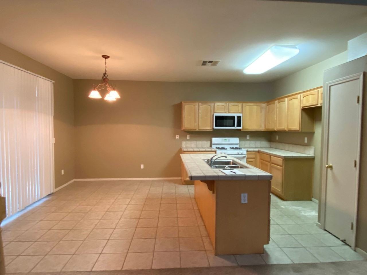1802 Caleb Cir - Photo 6 of 32