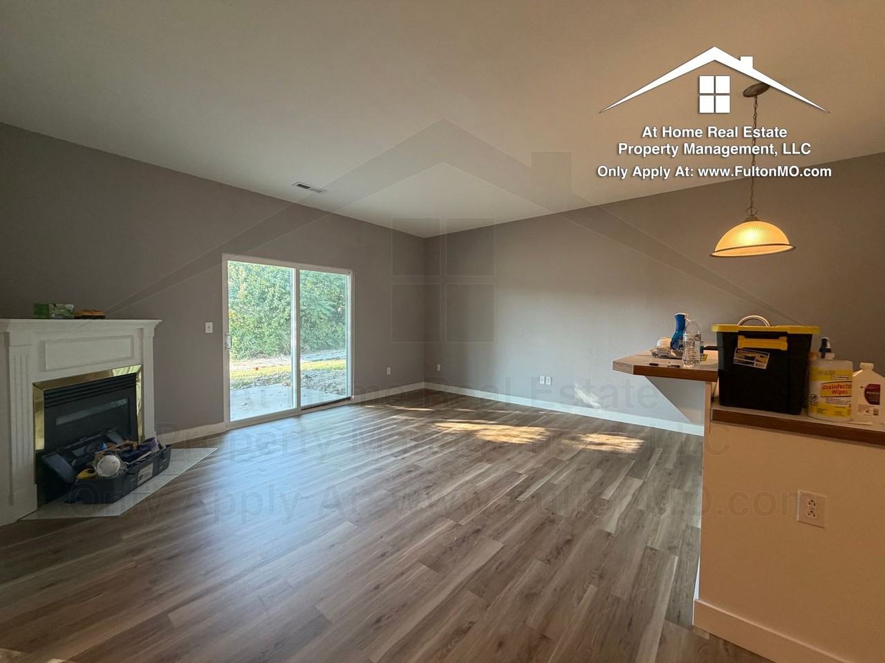 1009 Boulder Ct - Photo 4 of 21
