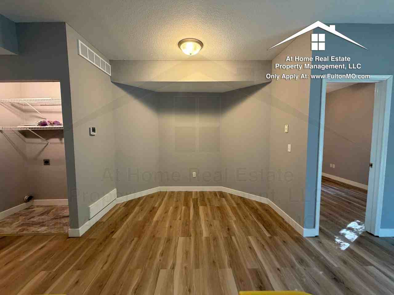 1009 Boulder Ct - Photo 5 of 21