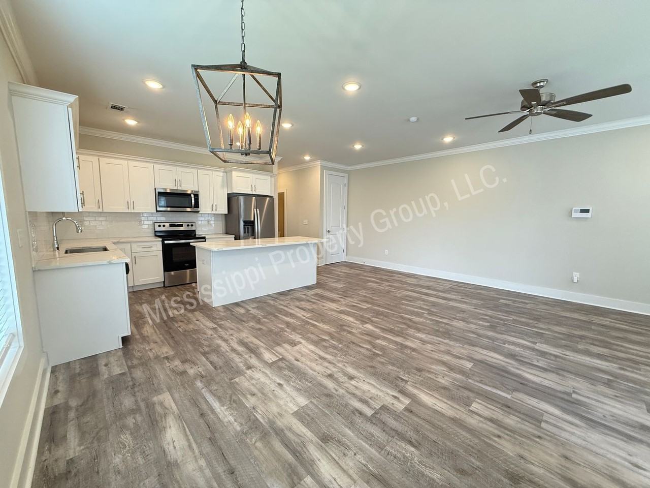 335 Stillwater Ln - Photo 5 of 31