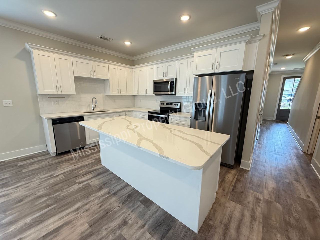 335 Stillwater Ln - Photo 6 of 31