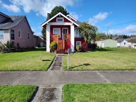featured image of 712 W 4th St