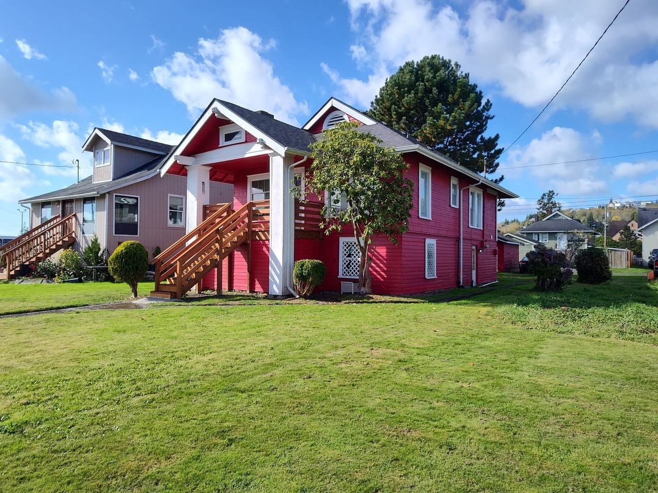 712 W 4th St - Photo 2 of 15