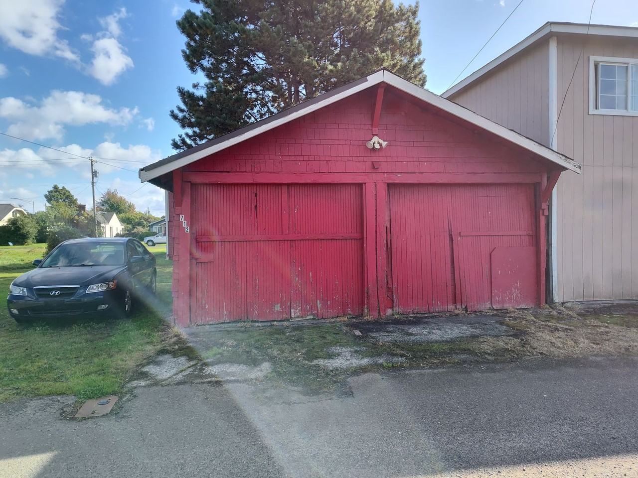 712 W 4th St - Photo 5 of 15