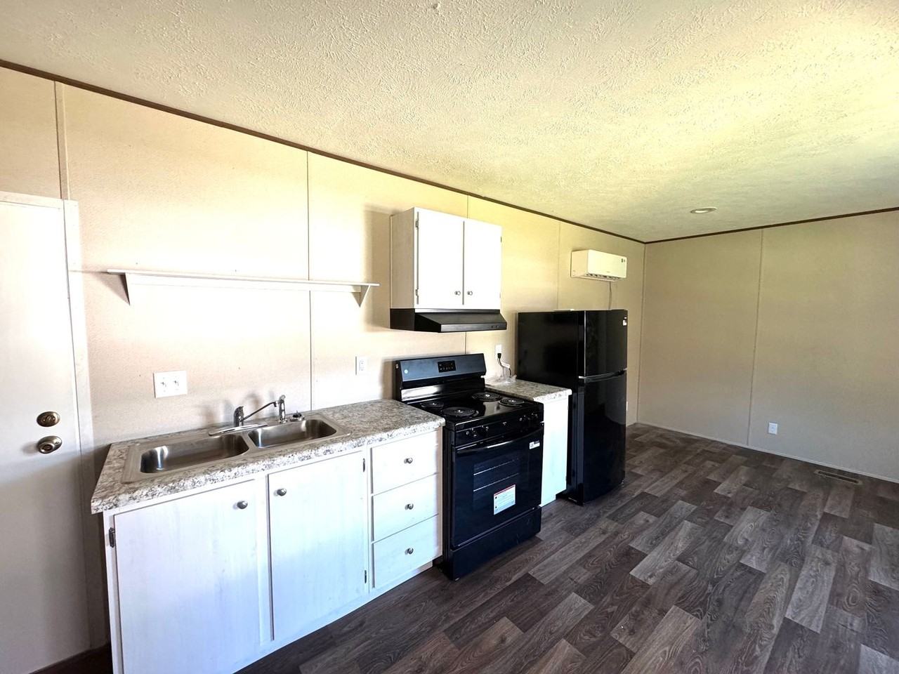 5604 Glade Rd - Photo 5 of 10