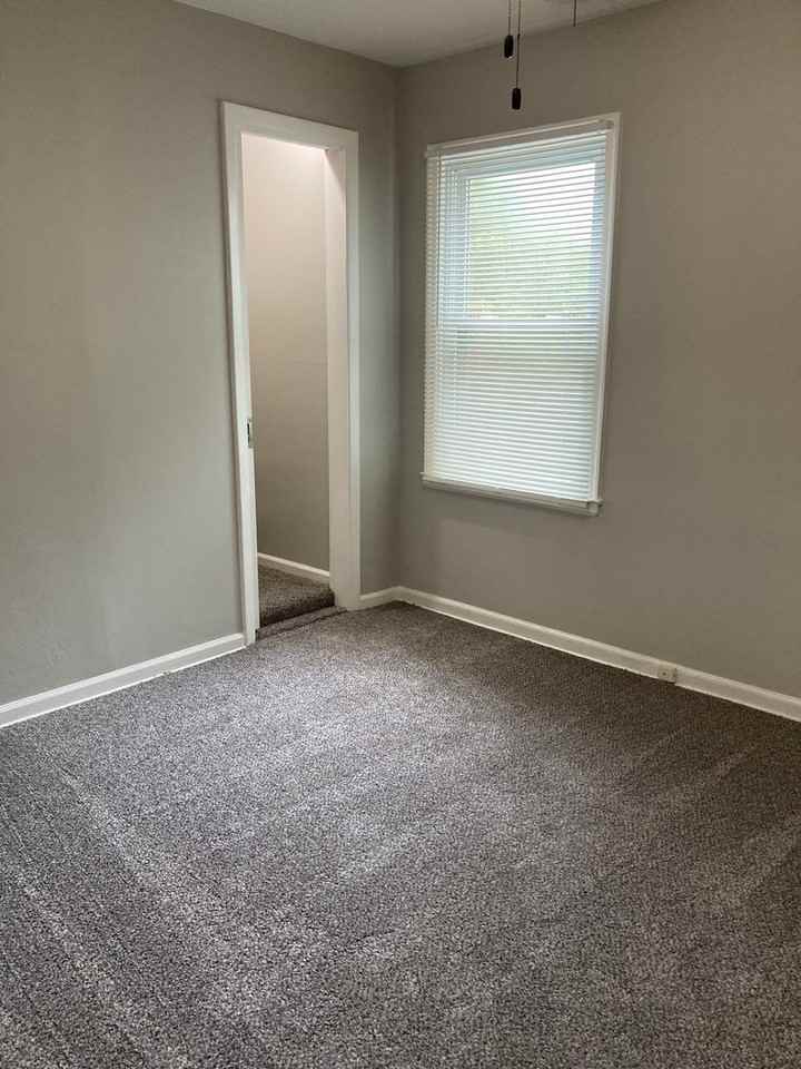 2241 Sw Plass Ave - Photo 5 of 10