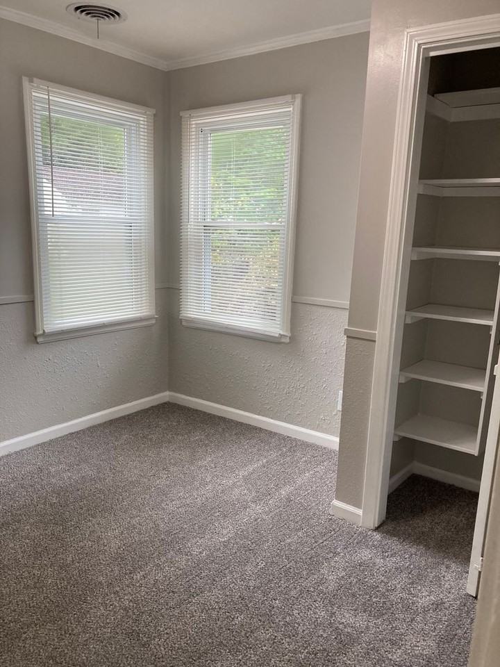 2241 Sw Plass Ave - Photo 6 of 10