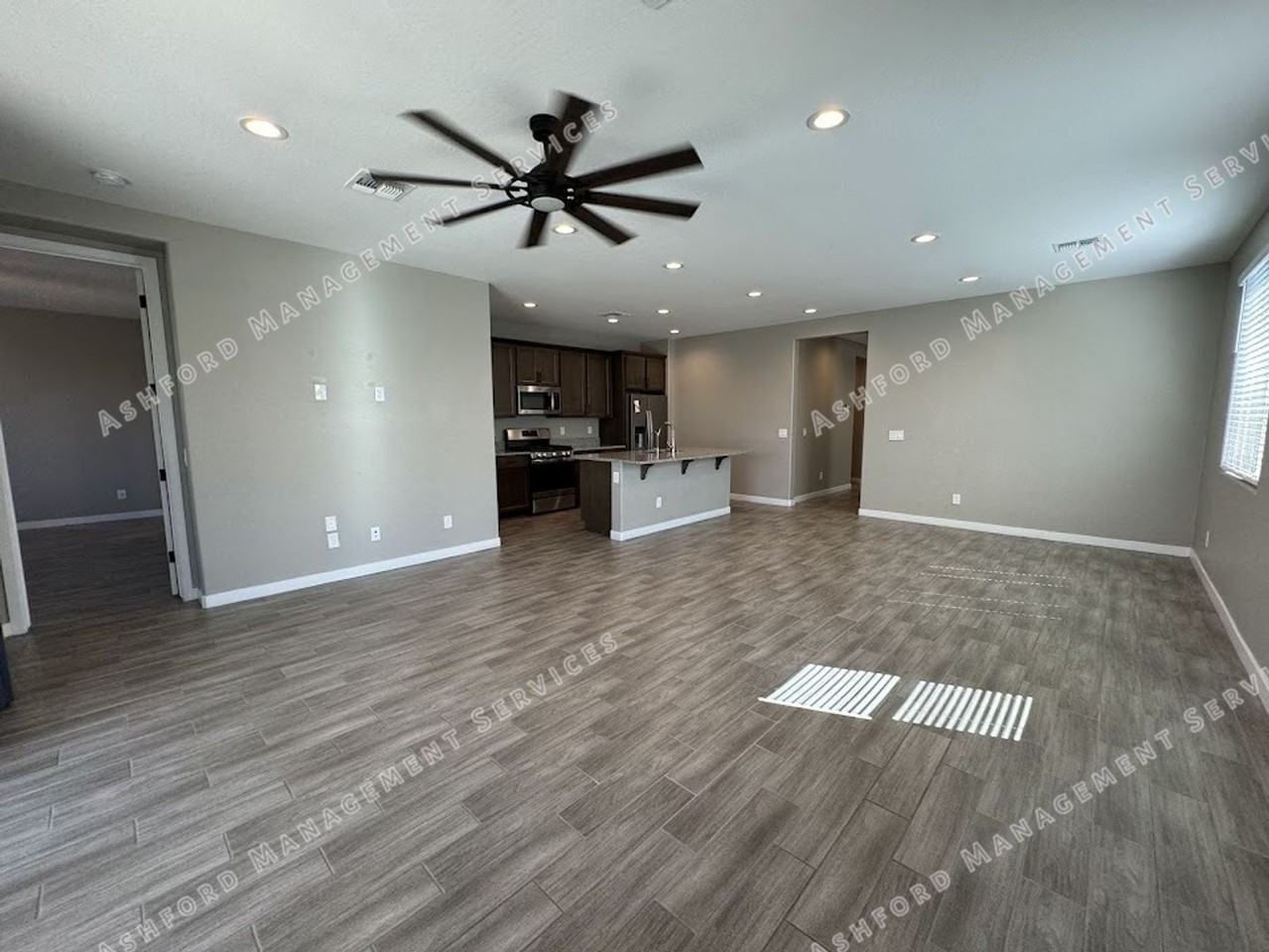 15714 W Jackson St - Photo 4 of 31