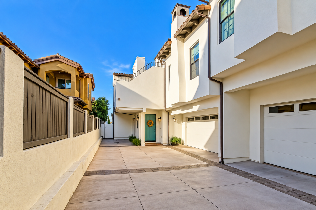 1919 Gates Ave #B - Photo 3 of 50