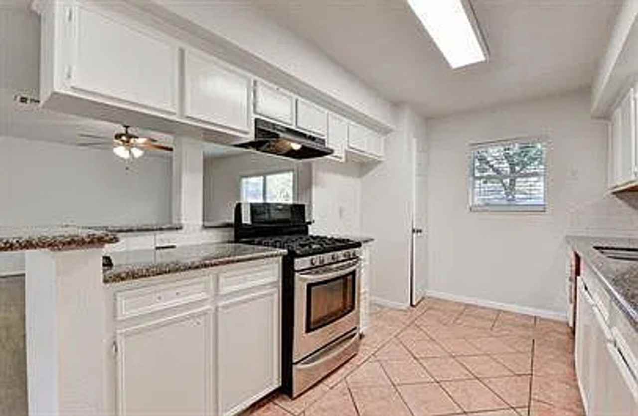 219 Schley St - Photo 5 of 18