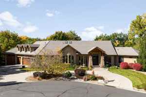 featured image of 1705 W Hinsdale Pl