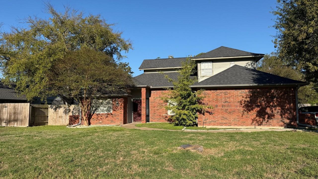 1109 Haley Pl - Photo 3 of 24