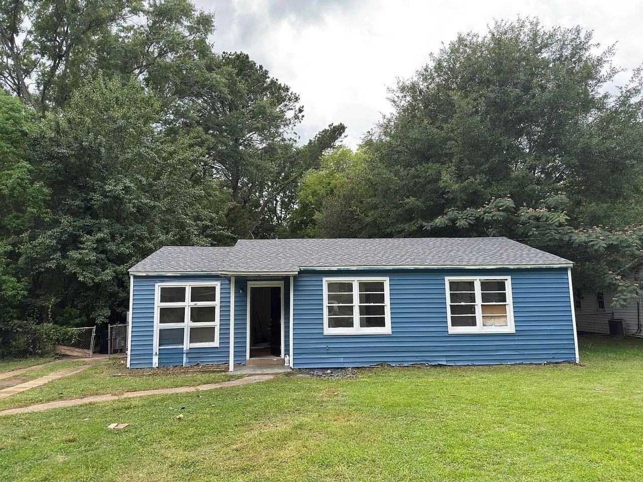 1132 Avondale Rd - Photo 2 of 8
