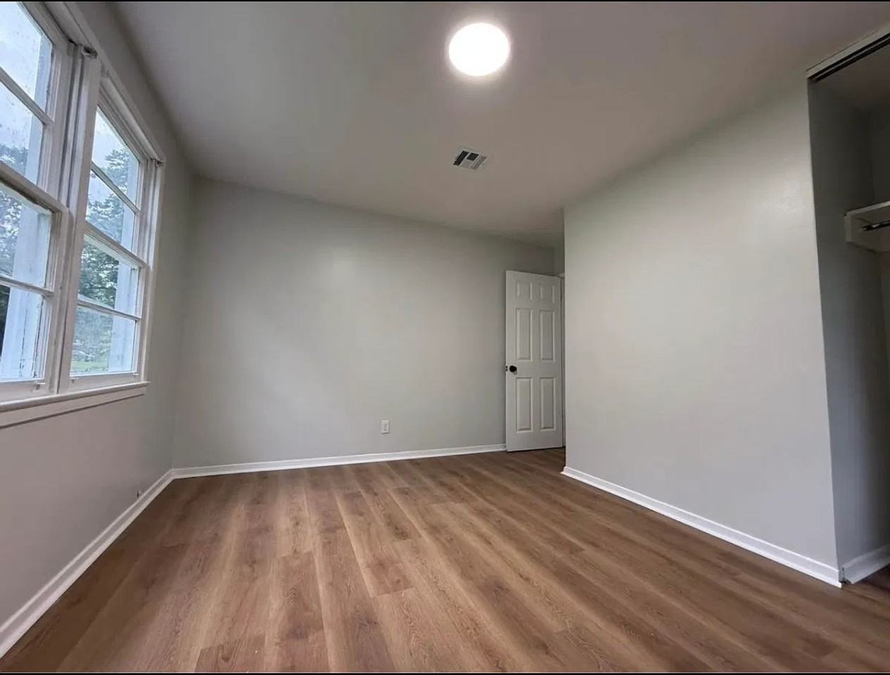 1132 Avondale Rd - Photo 5 of 8
