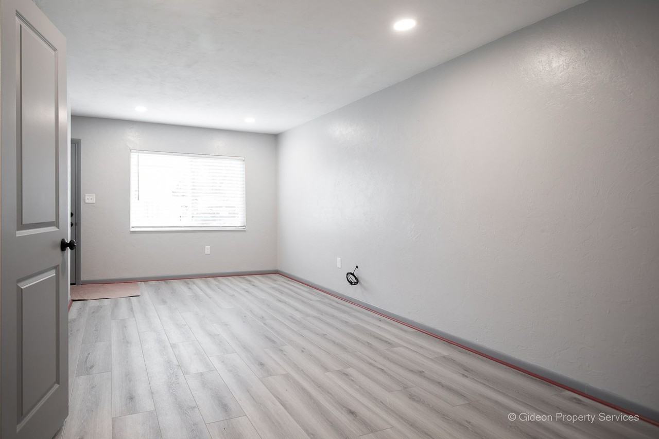 2612 Sw 31st Pl - Photo 4 of 14