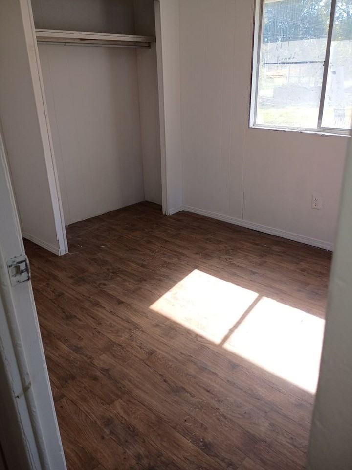413 Dawn St - Photo 3 of 8