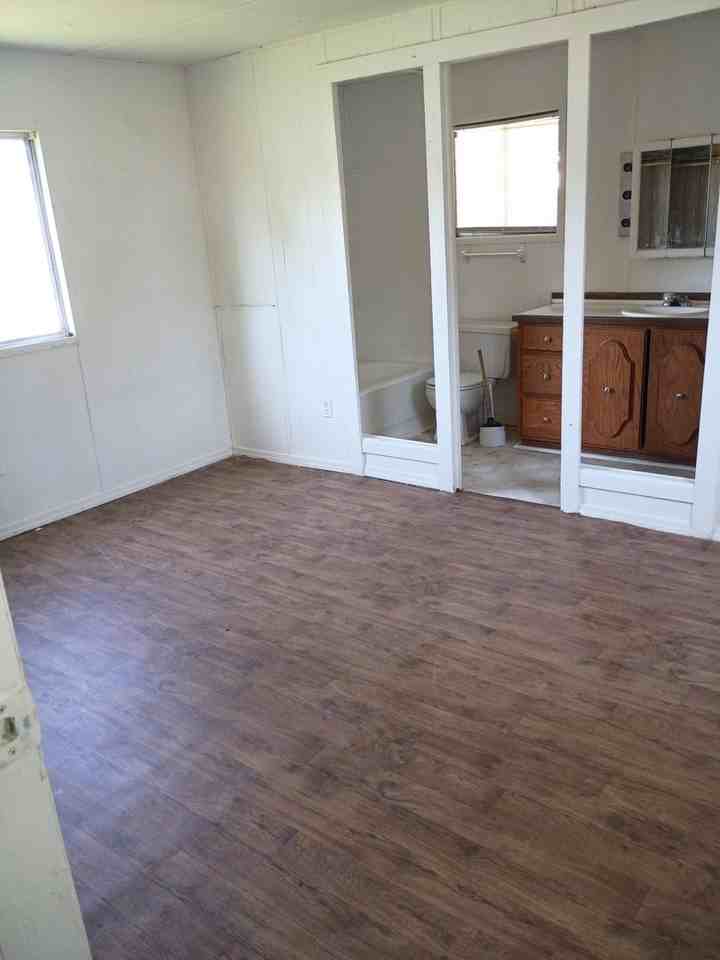 413 Dawn St - Photo 7 of 8