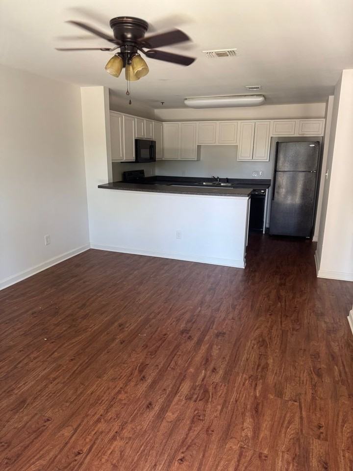 2515 W Martin St Apt 201b - Photo 2 of 18